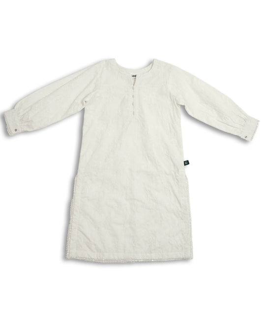 White chikankari cotton kids kurti with embroidered texture, full sleeves, lace-trim hem, and round neckline — handcrafted Pakistani kids clothing.